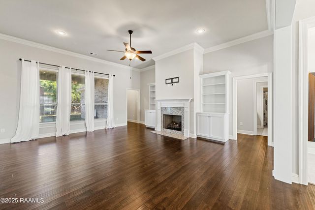 208 Meadowland Drive, Lafayette, LA 70507