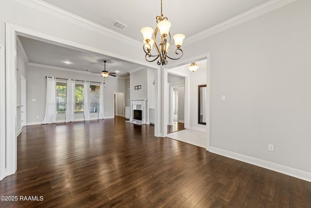 208 Meadowland Drive, Lafayette, LA 70507