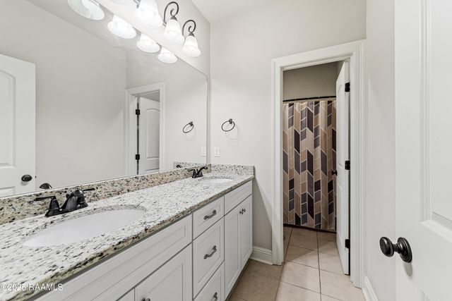 208 Meadowland Drive, Lafayette, LA 70507