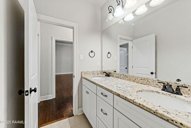 208 Meadowland Drive, Lafayette, LA 70507