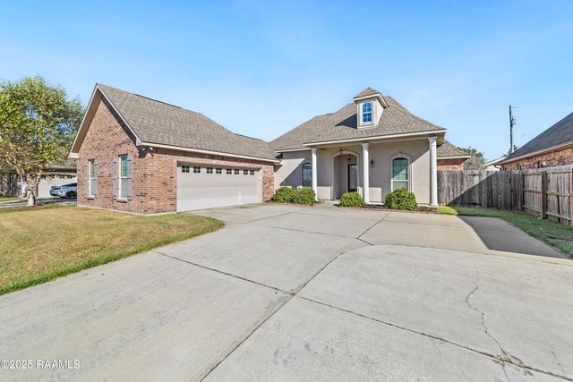 208 Meadowland Drive, Lafayette, LA 70507