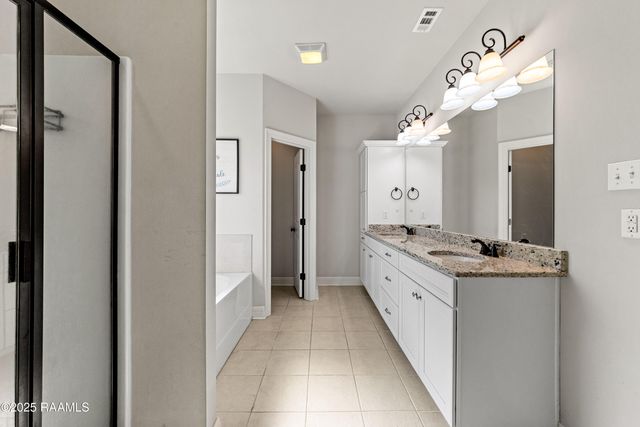 208 Meadowland Drive, Lafayette, LA 70507