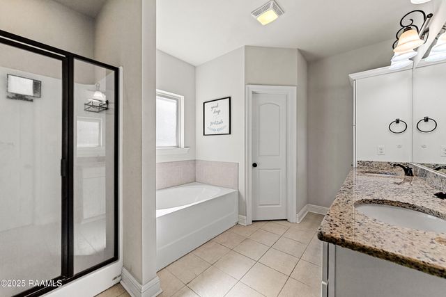 208 Meadowland Drive, Lafayette, LA 70507