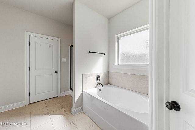 208 Meadowland Drive, Lafayette, LA 70507