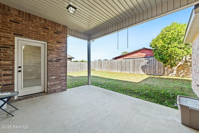 208 Meadowland Drive, Lafayette, LA 70507