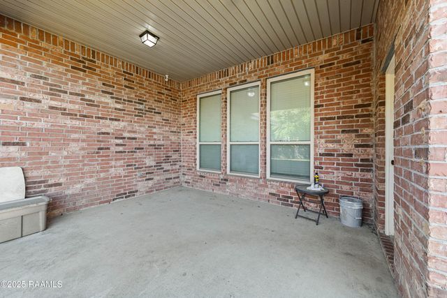 208 Meadowland Drive, Lafayette, LA 70507