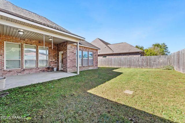 208 Meadowland Drive, Lafayette, LA 70507