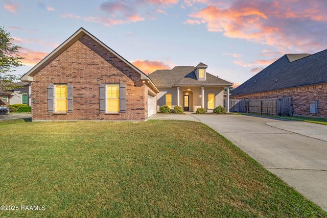 208 Meadowland Drive, Lafayette, LA 70507