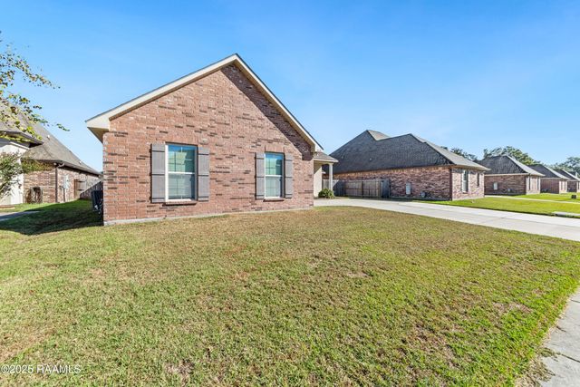 208 Meadowland Drive, Lafayette, LA 70507