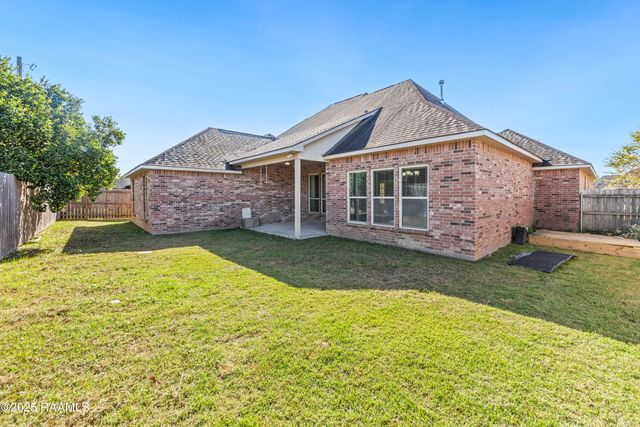208 Meadowland Drive, Lafayette, LA 70507