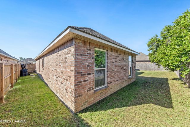208 Meadowland Drive, Lafayette, LA 70507