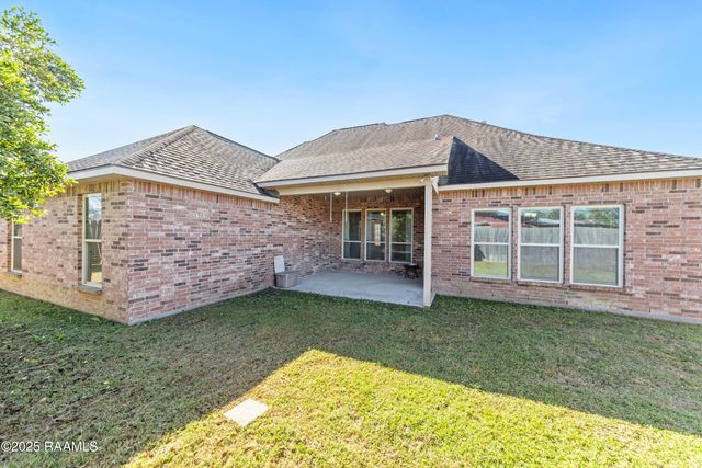 208 Meadowland Drive, Lafayette, LA 70507