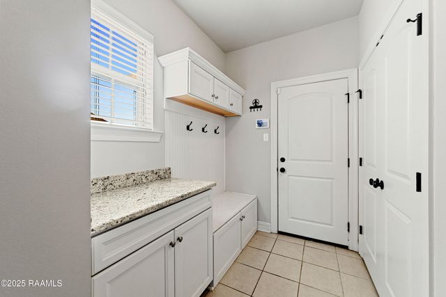 208 Meadowland Drive, Lafayette, LA 70507