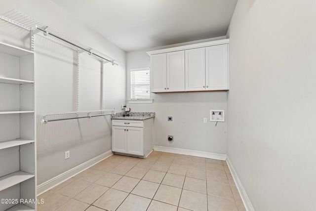 208 Meadowland Drive, Lafayette, LA 70507