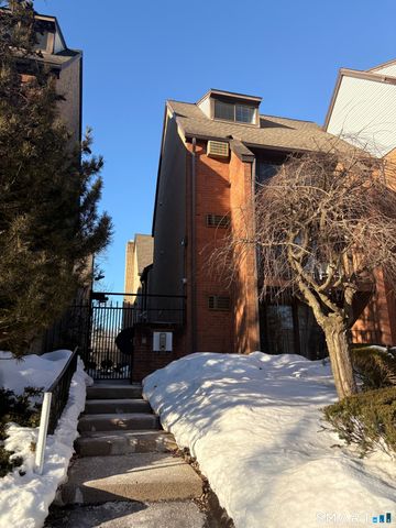 181 Loomis Drive APT 140, West Hartford, CT 06107