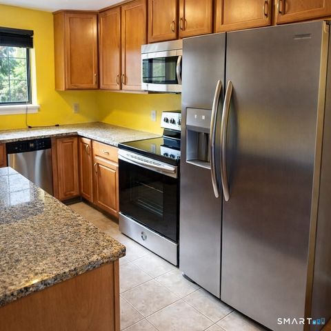 181 Loomis Drive APT 140, West Hartford, CT 06107