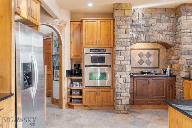 330 Yucca Pass Road, Manhattan, MT 59741