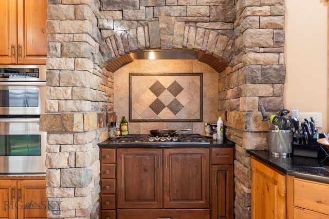 330 Yucca Pass Road, Manhattan, MT 59741