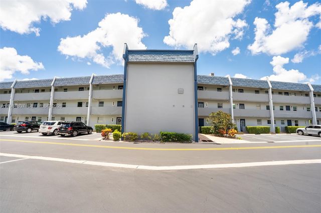 7877 Golf Cir Drive 108, Margate, FL 33063