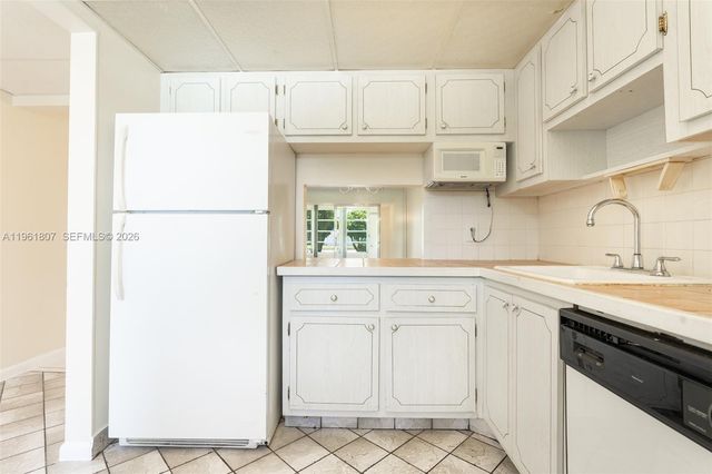 7877 Golf Cir Drive 108, Margate, FL 33063