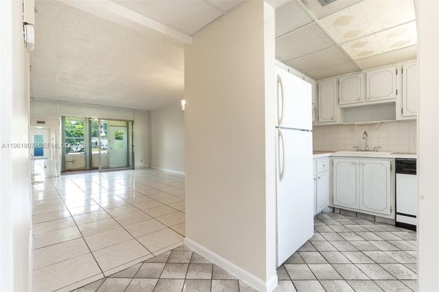7877 Golf Cir Drive 108, Margate, FL 33063