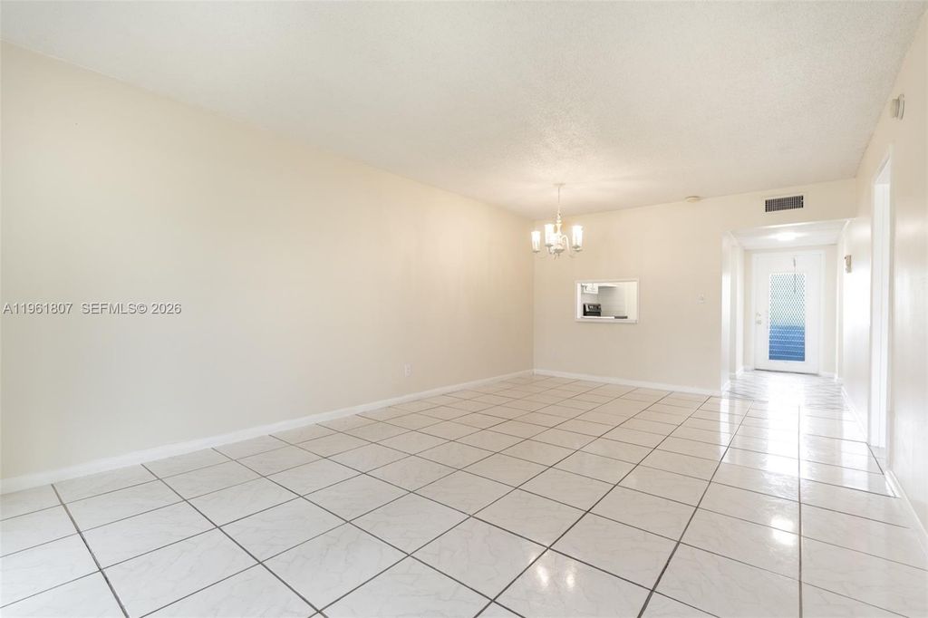 7877 Golf Cir Drive 108, Margate, FL 33063