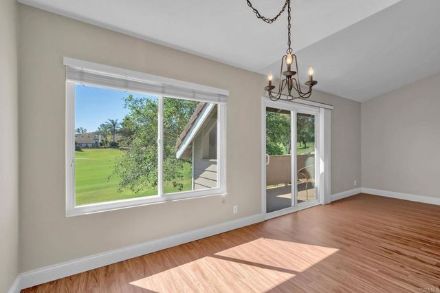 1091 Shadowridge Drive 118, Vista, CA 92081