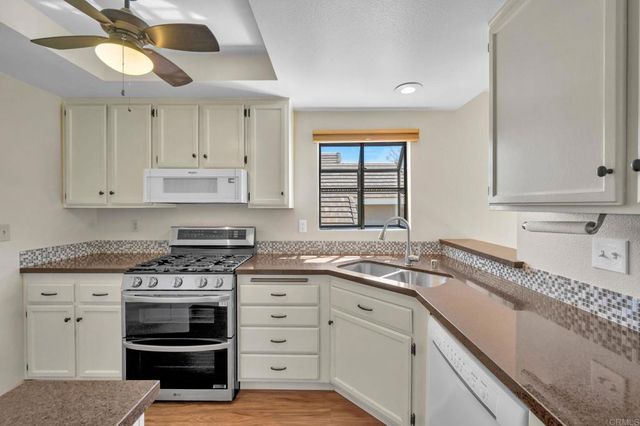 1091 Shadowridge Drive 118, Vista, CA 92081