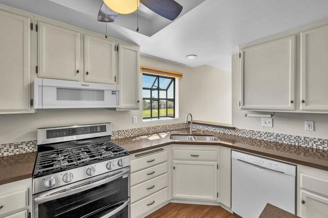 1091 Shadowridge Drive 118, Vista, CA 92081