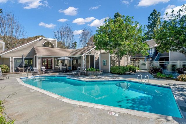 1091 Shadowridge Drive 118, Vista, CA 92081