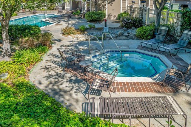 1091 Shadowridge Drive 118, Vista, CA 92081