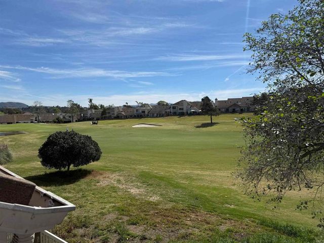 1091 Shadowridge Drive 118, Vista, CA 92081