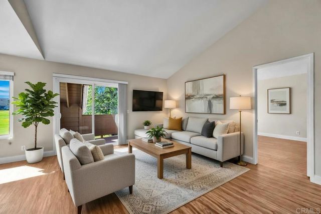 1091 Shadowridge Drive 118, Vista, CA 92081