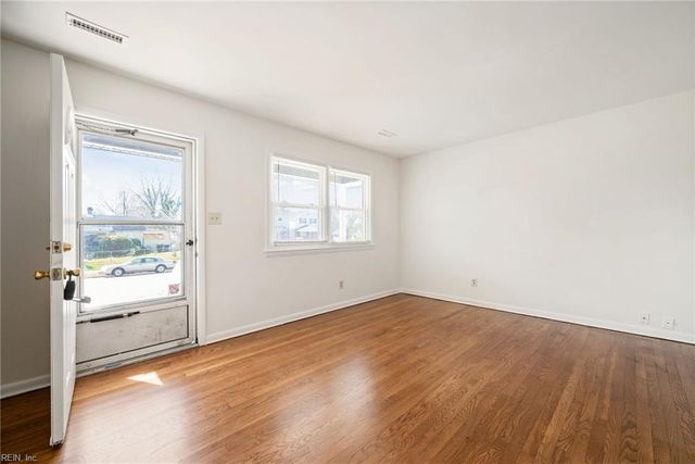 56 Poplar AVE, Newport News, VA 23607