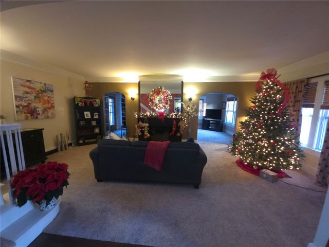 2144 Grande Avenue SE, Cedar Rapids, IA 52403