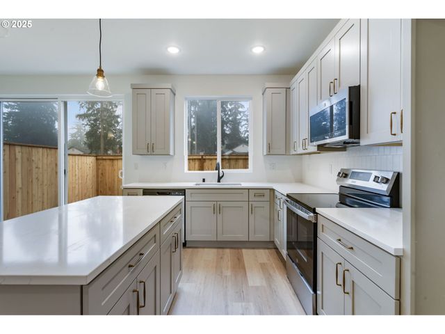 420 Ne 117TH Ave, Vancouver, WA 98684