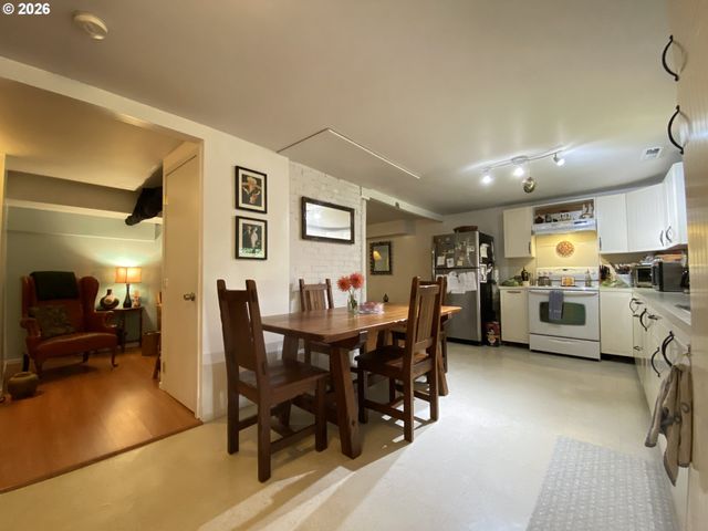 3840 Sw PATTON Rd, Portland, OR 97221