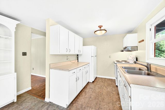 138 Brooklyn Road, Asheville, NC 28803