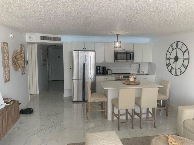 6039 COLLINS Avenue 1722, Miami Beach, FL 33140