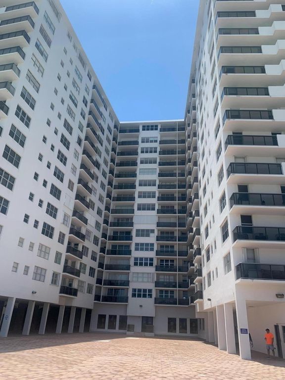 6039 COLLINS Avenue 1722, Miami Beach, FL 33140