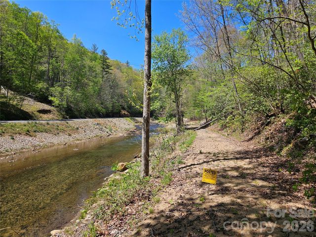 465 Paradise Lane, Burnsville, NC 28714
