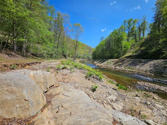 465 Paradise Lane, Burnsville, NC 28714