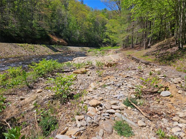 465 Paradise Lane, Burnsville, NC 28714