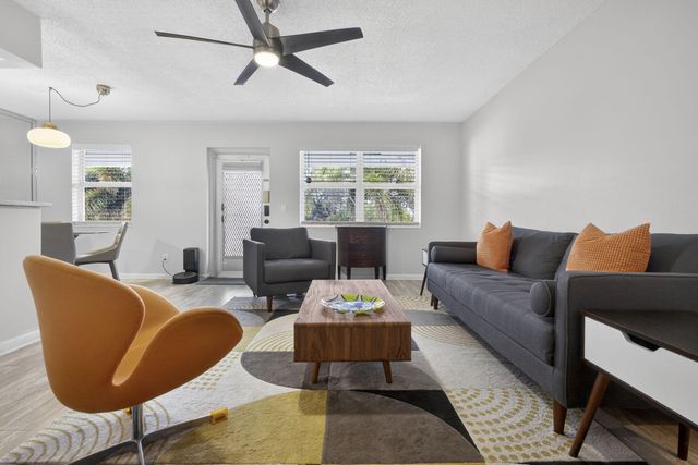 155 Windsor G, West Palm Beach, FL 33417