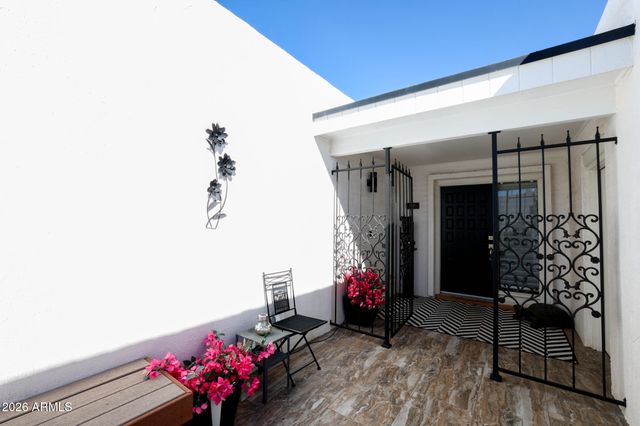 16 E CALAVAR Road, Phoenix, AZ 85022