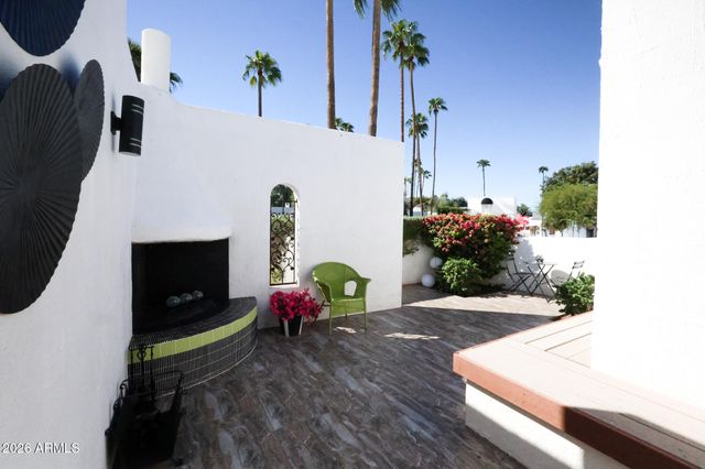16 E CALAVAR Road, Phoenix, AZ 85022