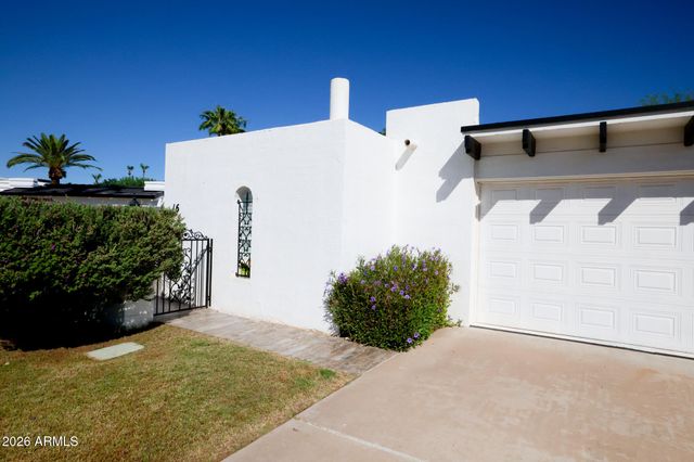 16 E CALAVAR Road, Phoenix, AZ 85022