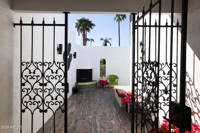 16 E CALAVAR Road, Phoenix, AZ 85022