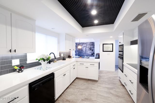 16 E CALAVAR Road, Phoenix, AZ 85022