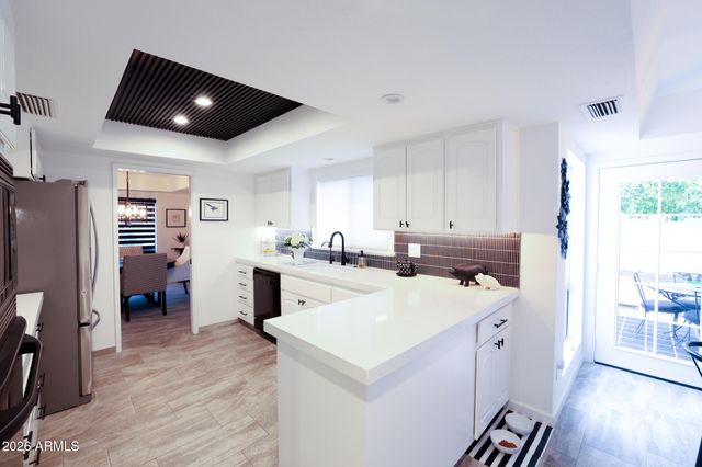 16 E CALAVAR Road, Phoenix, AZ 85022